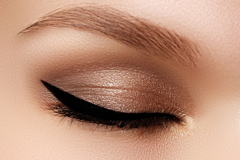 8 Easy Eyeliner Hacks for Beginners
