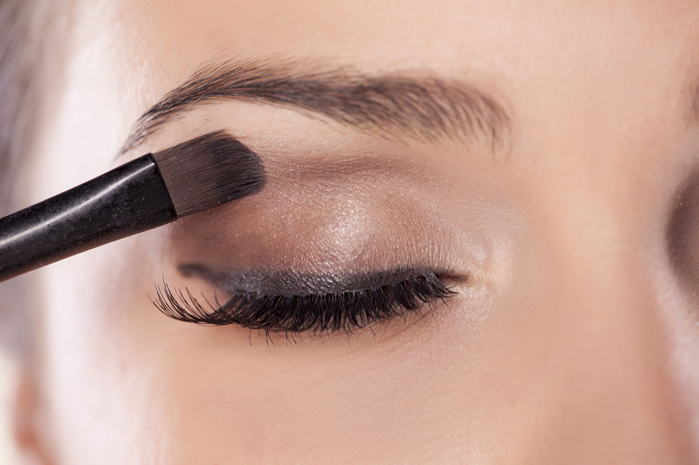 Easy Ways to Apply Eyeshadow on Hooded Eyes