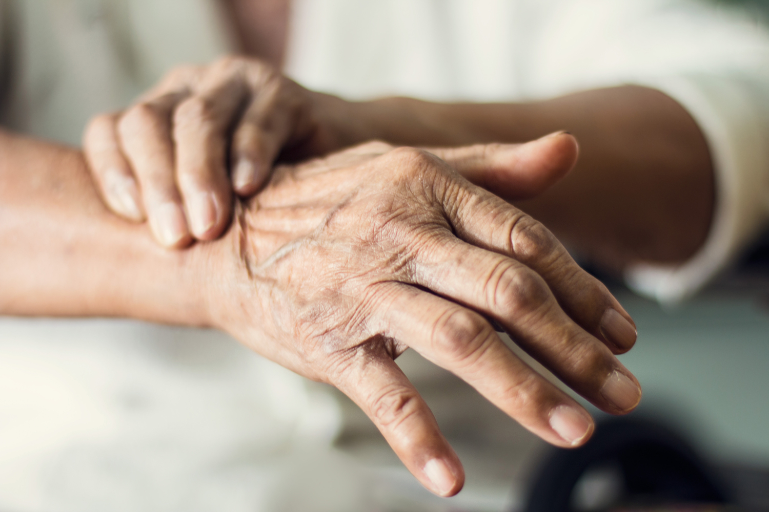 5 Symptoms of Parkinson’s Disease: